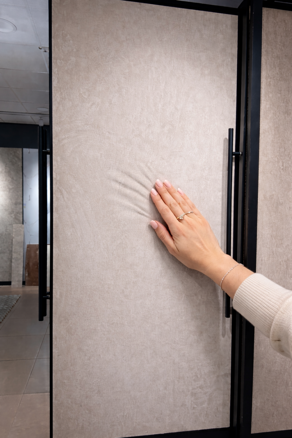 Suède wandpaneel Licht Beige – kleur- en productvoorbeeld; beschadiging verschilt per exemplaar